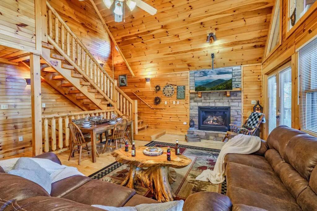 Stunning Mountain Cabin W Hot Tub Gatlinburg Exterior foto