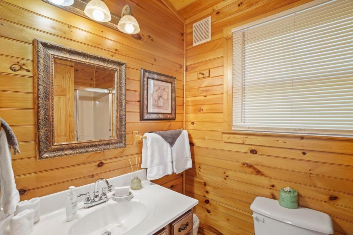 Stunning Mountain Cabin W Hot Tub Gatlinburg Exterior foto